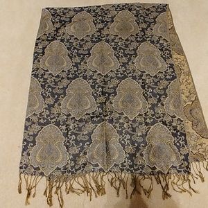 Women's scarf. Never used.